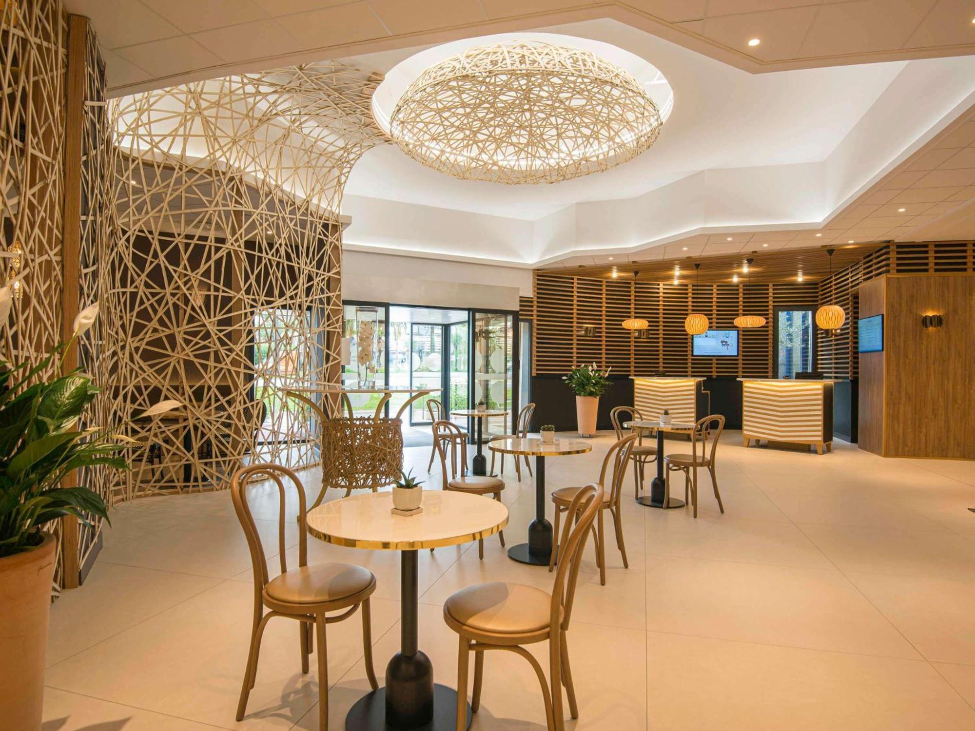 Novotel Nice Arenas Aeroport Esterno foto